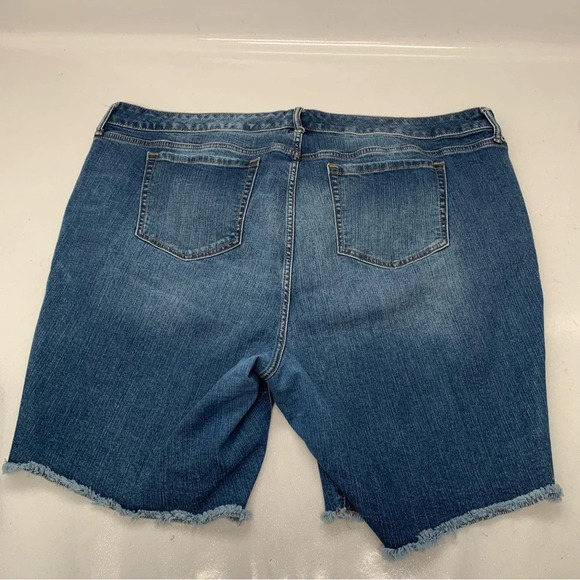 Torrid Demin Shorts Woman 26  Cut Off Blue Fade Distressed Stretch Travel Casual - Picture 4 of 9